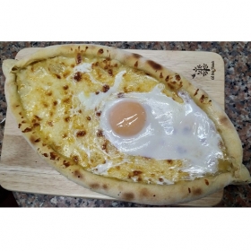 Pizza Trung với Sốt Kem