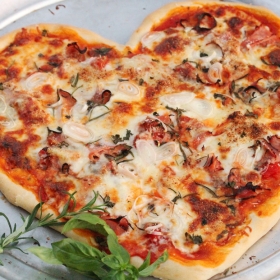 Pizza Valetine (Loại nhỏ. 17cm) 60.000 đ